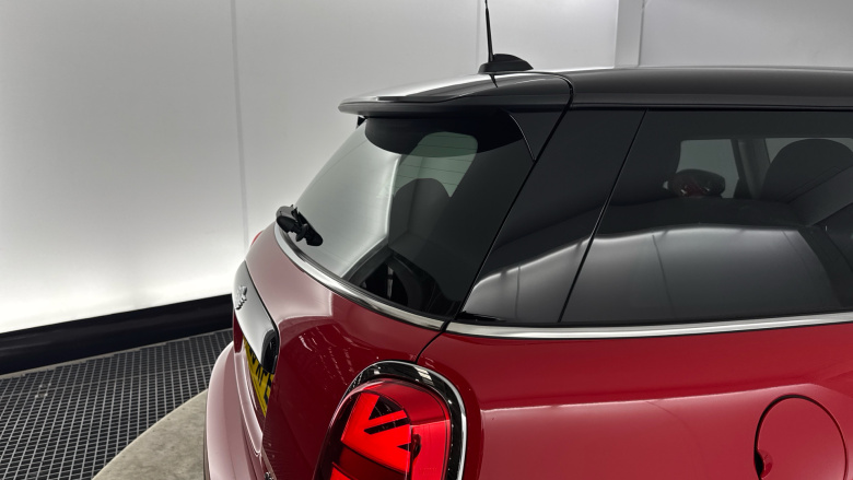 MINI Hatchback 1.5 Cooper Classic Premium 3dr Petrol Hatchback